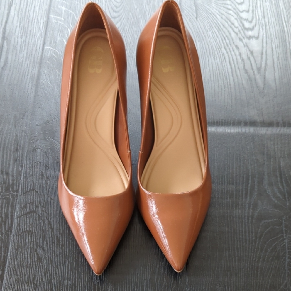 GB Girls Chic Tan Pointed-Toe Heels